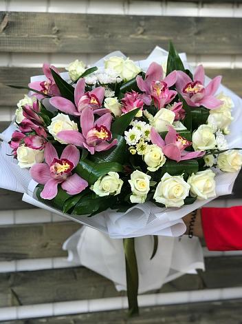 Букет цветов из: Розы и Хризантемы в Казгулаке