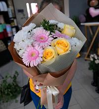 Букет цветов из:  Герберы, Розы и Хризантемы в Казгулаке