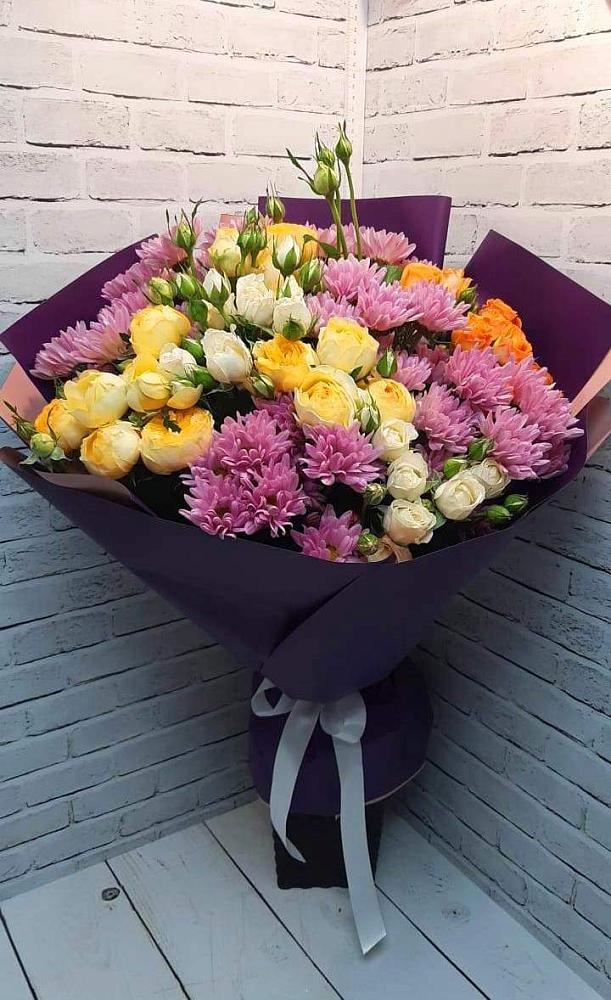 Букет цветов из: Хризантемы и Розы в Казгулаке