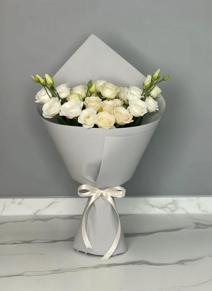 Букет цветов из: Розы и Лизиантусы в Казгулаке