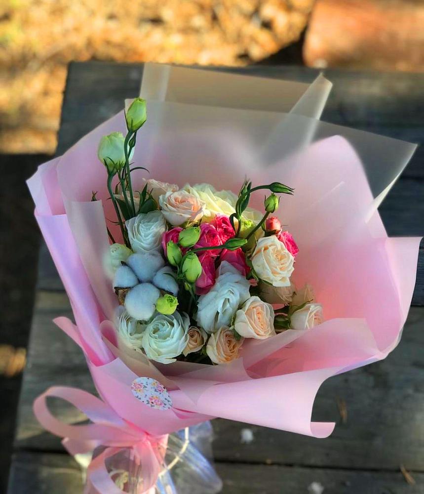 Букет цветов из: Розы и Лизиантусы в Казгулаке