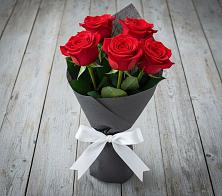 Букет 5 Красных роз Эдлесс Лав в Казгулаке