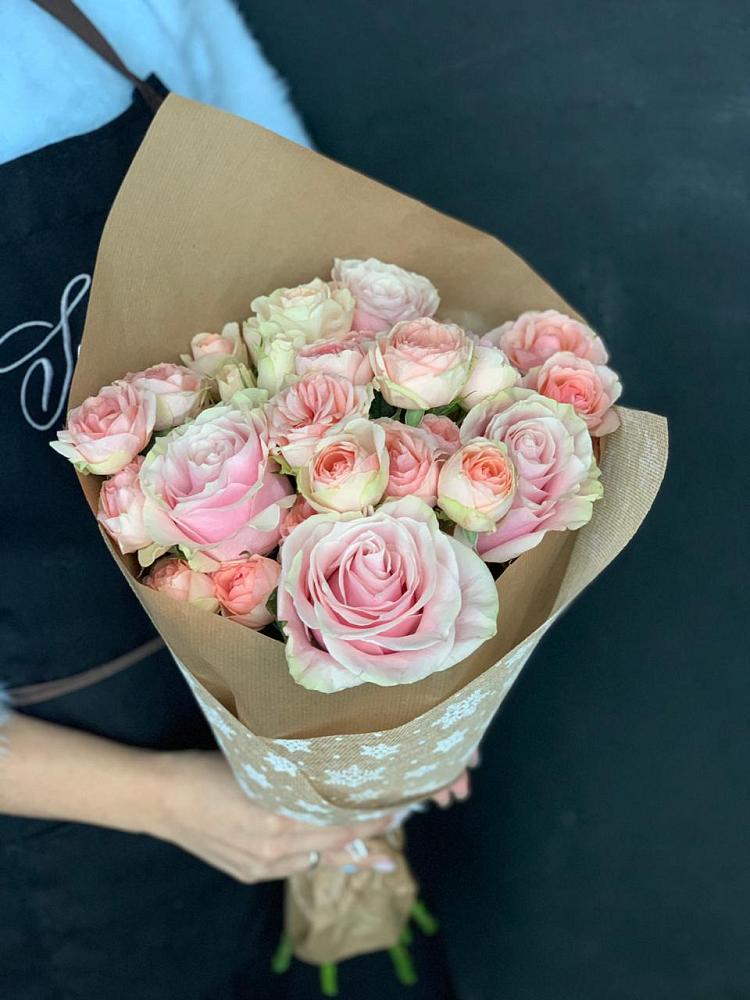 Букет цветов из: Хризантемы и Розы в Казгулаке