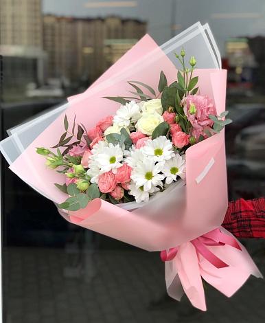 Букет цветов из: Розы, Лизиантусы и Хризантемы в Казгулаке